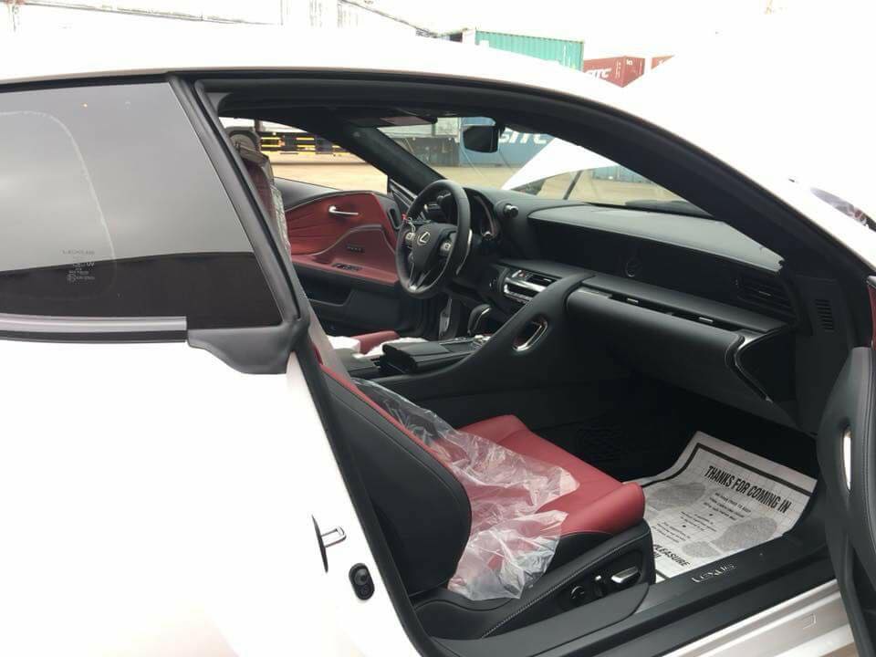 Nội thất Lexus LC 500h độc nhất Việt Nam phối màu đỏ-đen