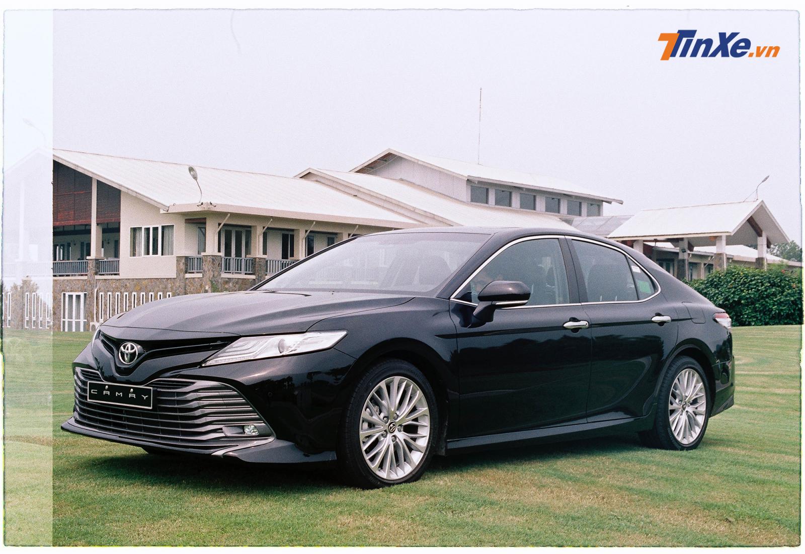 Toyota Camry 2019 được ra mắt ngày 23/4 với một diện mạo hoàn toàn mới cùng nhiều trang bị nâng cấp hiện đại Toyota Camry 2019 được ra mắt ngày 23/4 với một diện mạo hoàn toàn mới cùng nhiều trang bị nâng cấp hiện đại