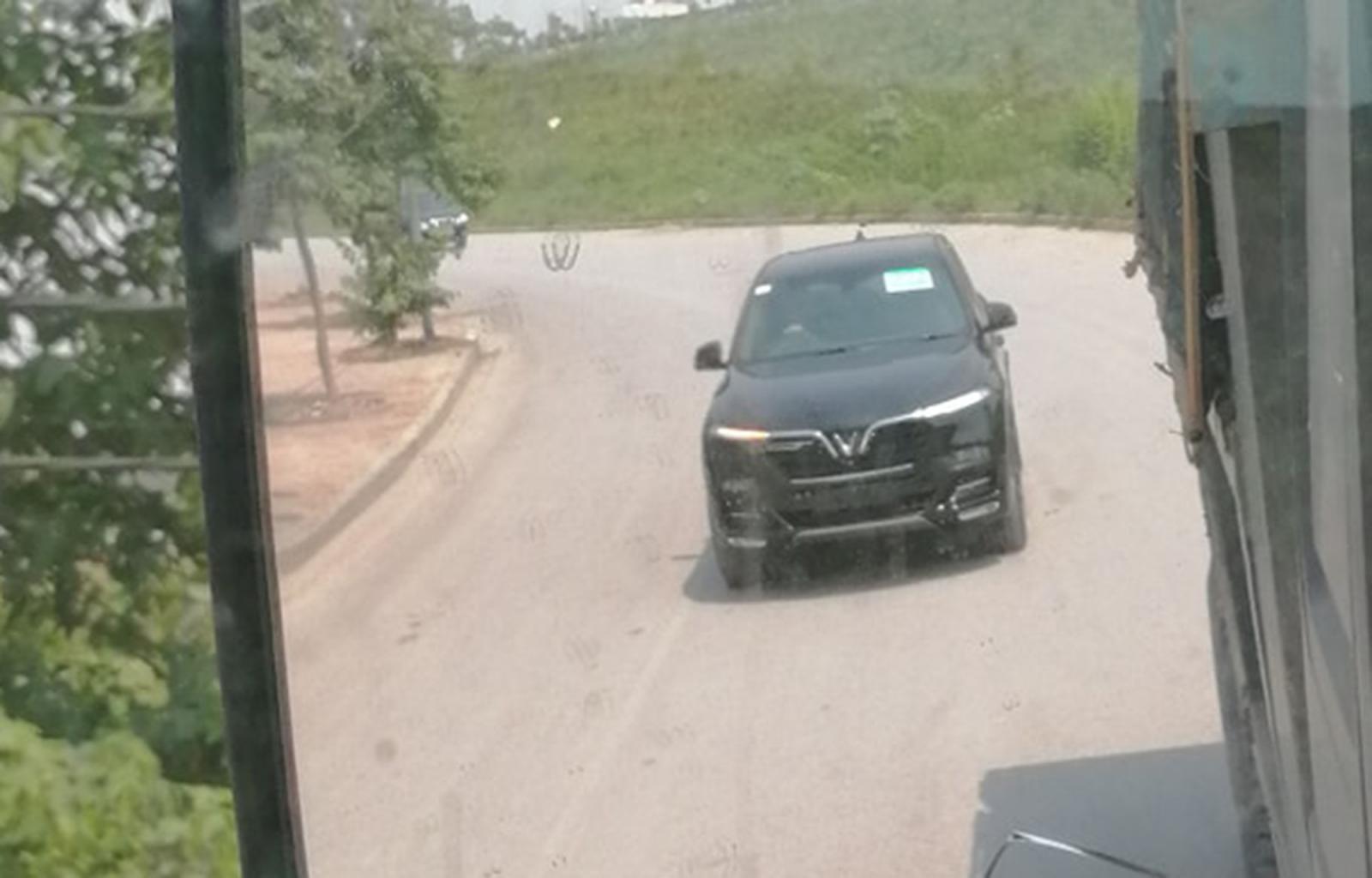 VinFast Lux SA2.0 chạy thử tại Hà Nội không hề ngụy trang