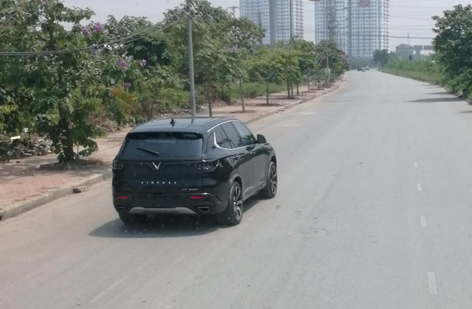 Chiếc VinFast Lux SA2.0 màu đen này rất có thể thuộc lô thử nghiệm sản xuất đầu tiên (Ảnh: Duy Trọng Nguyễn)