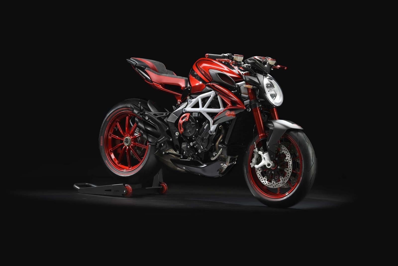 MV Agusta Brutale 800 RR LH44 Limited Edition là mẫu xe mà thương hiệu xe Ý kết hợp cùng tay đua Lewis Hamilton phát triển. MV Agusta Brutale 800 RR LH44 Limited Edition là mẫu xe mà thương hiệu xe Ý kết hợp cùng tay đua Lewis Hamilton phát triển.