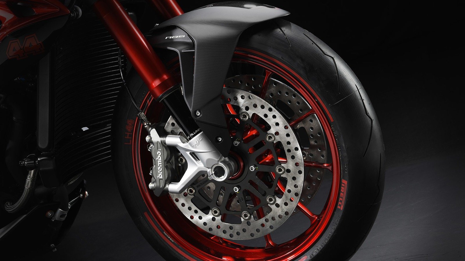 Hệ thống treo của MV Agusta Brutale 800 RR LH44 Limited Edition gồm cặp phuộc USD Marzocchi ở trước và giảm xóc đơn Sachs phía sau đi kèm gắp đơn bằng nhôm Hệ thống treo của MV Agusta Brutale 800 RR LH44 Limited Edition gồm cặp phuộc USD Marzocchi ở trước và giảm xóc đơn Sachs phía sau đi kèm gắp đơn bằng nhôm