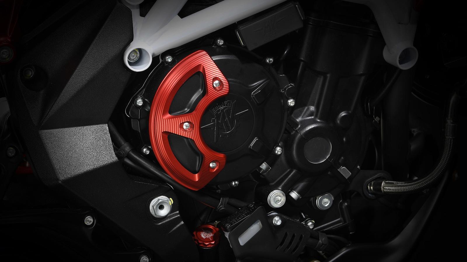 Sức mạnh của xe đến từ khối động cơ 3 xylanh, dung tích 798cc, làm mát bằng dung dịch, sản sinh công suất 140 mã lực tại tua máy 12.300 vòng/phút và mômen xoắn cực đại 87 Nm tại tua máy 10.100 vòng/phút Sức mạnh của xe đến từ khối động cơ 3 xylanh, dung tích 798cc, làm mát bằng dung dịch, sản sinh công suất 140 mã lực tại tua máy 12.300 vòng/phút và mômen xoắn cực đại 87 Nm tại tua máy 10.100 vòng/phút