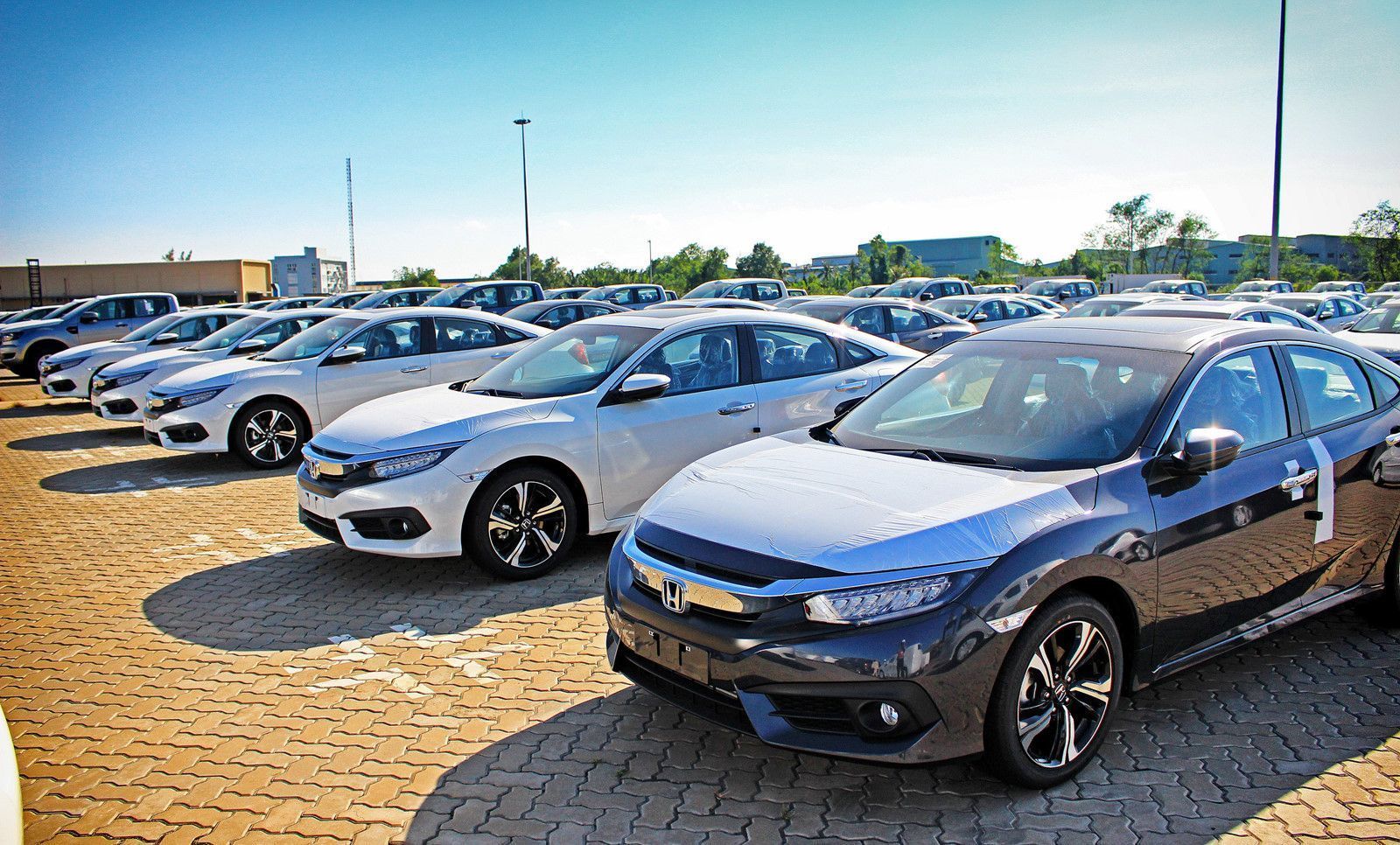 Nửa đầu tháng 5 đã có tới 7.611 ô tô được nhập khẩu về Việt Nam, tăng đột biến so với tháng trước đó