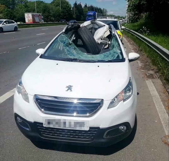 Chiếc Peugeot trong vụ tai nạn