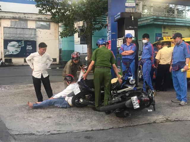 Hiện trường vụ bắt trộm tại một cây xăng ở TP Hồ Chí Minh