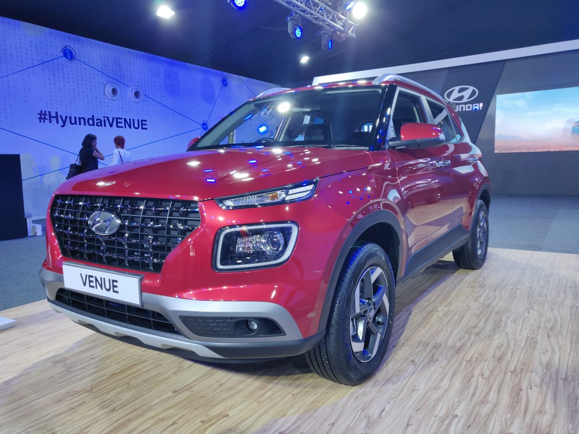 Trước khi Venue 2020 được bày bán chính thức, hãng Hyundai đã nhận 15.000 đơn đặt hàng của khách Ấn Độ