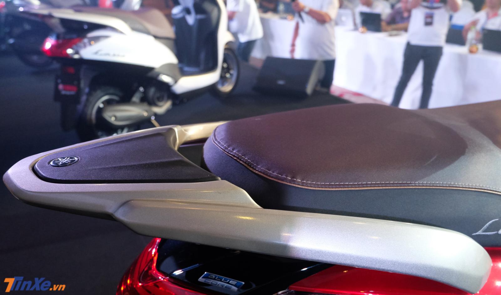 Tay nắm xe của Yamaha Latte thiết kế lạ mắt so với các đối thủ khác Tay nắm xe của Yamaha Latte thiết kế lạ mắt so với các đối thủ khác