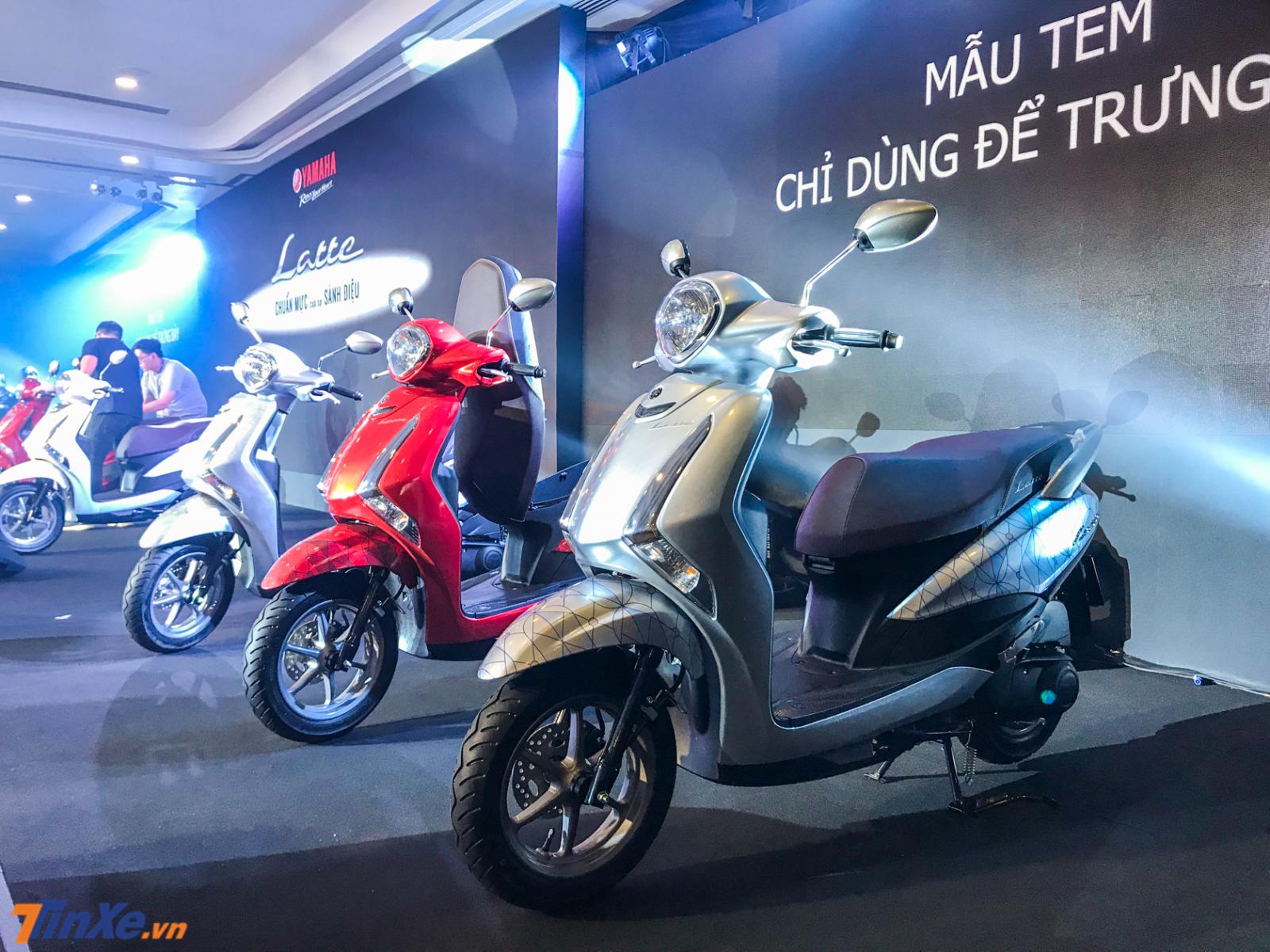3 chiếc Yamaha Latte độ tem và phía bên kia là 3 phiên bản tiêu chuẩn bán ra thị trường Việt Nam bắt đầu từ tháng 6 với mức giá 37,9 triệu đồng 3 chiếc Yamaha Latte độ tem và phía bên kia là 3 phiên bản tiêu chuẩn bán ra thị trường Việt Nam bắt đầu từ tháng 6 với mức giá 37,9 triệu đồng