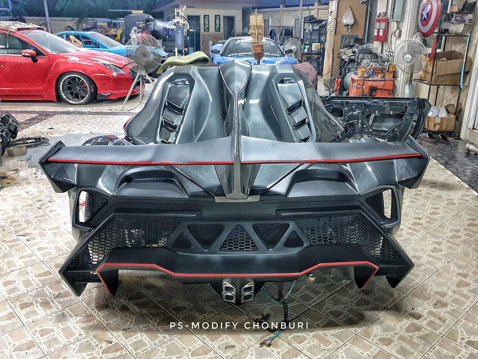 Chiếc Lamborghini Veneno Roadster vẫn sử dụng động cơ 1,8 lít nguyên bản của Toyota MR2 Spyder Chiếc Lamborghini Veneno Roadster vẫn sử dụng động cơ 1,8 lít nguyên bản của Toyota MR2 Spyder