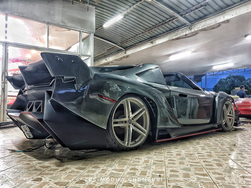 Chiếc Lamborghini Veneno Roadster có tỷ lệ kích thước không hề giống với hàng thật Chiếc Lamborghini Veneno Roadster có tỷ lệ kích thước không hề giống với hàng thật