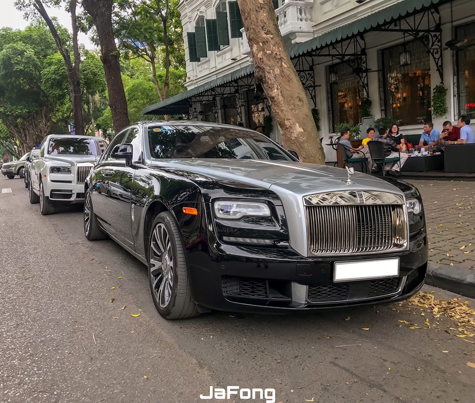 Cặp đôi Rolls-Royce này cho thấy giới nhà giàu Hà Nội rất thích mua xe siêu sang
