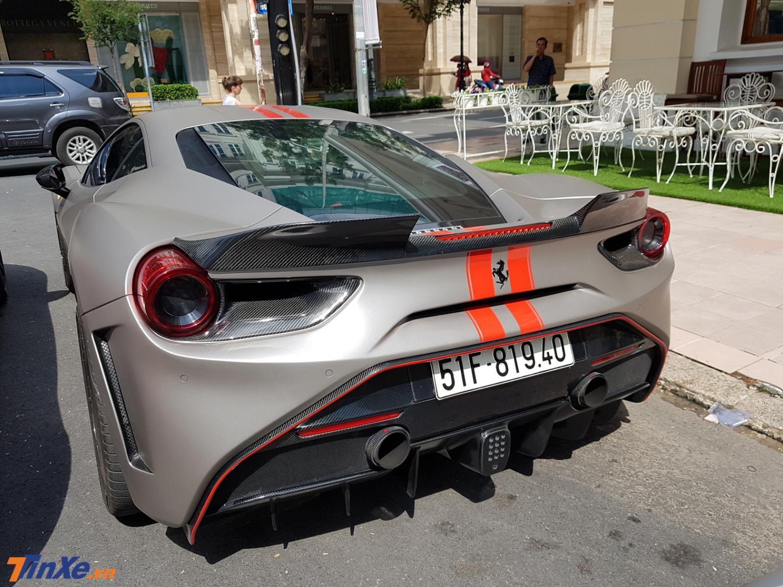 Siêu xe Ferrari 488 GTB mang gói độ SVR