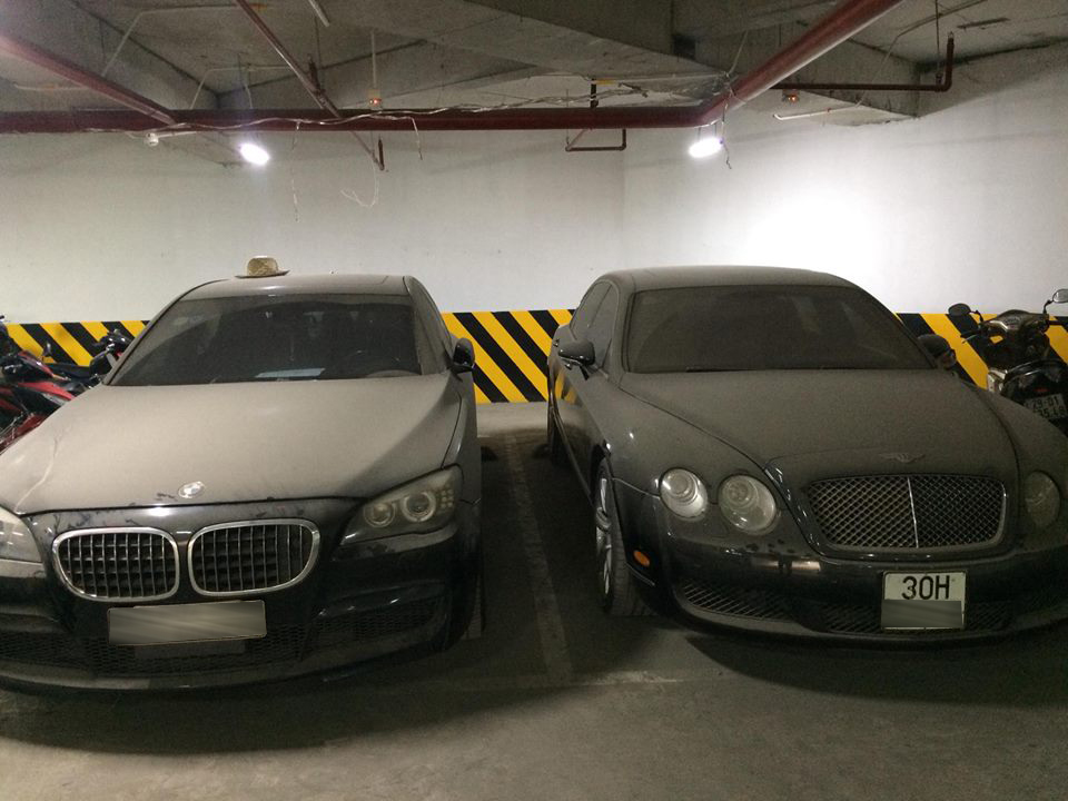 Bentley Continental Flying Spur và BMW phủ bụi tại hầm đỗ xe Hà Nội