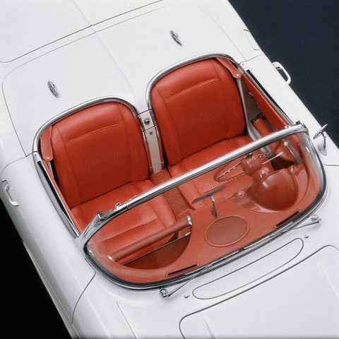 Ghế ngồi kiểu đơn lẻ trong xe Corvette 1953 lấy nguồn cảm hứng từ xe thể thao châu Âu