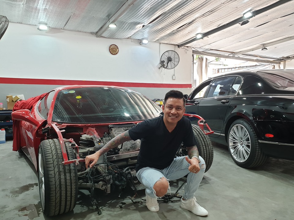 Tuấn Hưng chia sẻ ảnh cùng siêu xe Ferrari 488 GTB vào đầu tháng 5