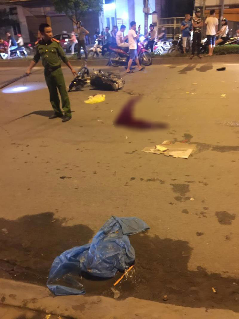 Chiếc xe máy của nam thanh niên tại hiện trường vụ tai nạn Chiếc xe máy của nam thanh niên tại hiện trường vụ tai nạn
