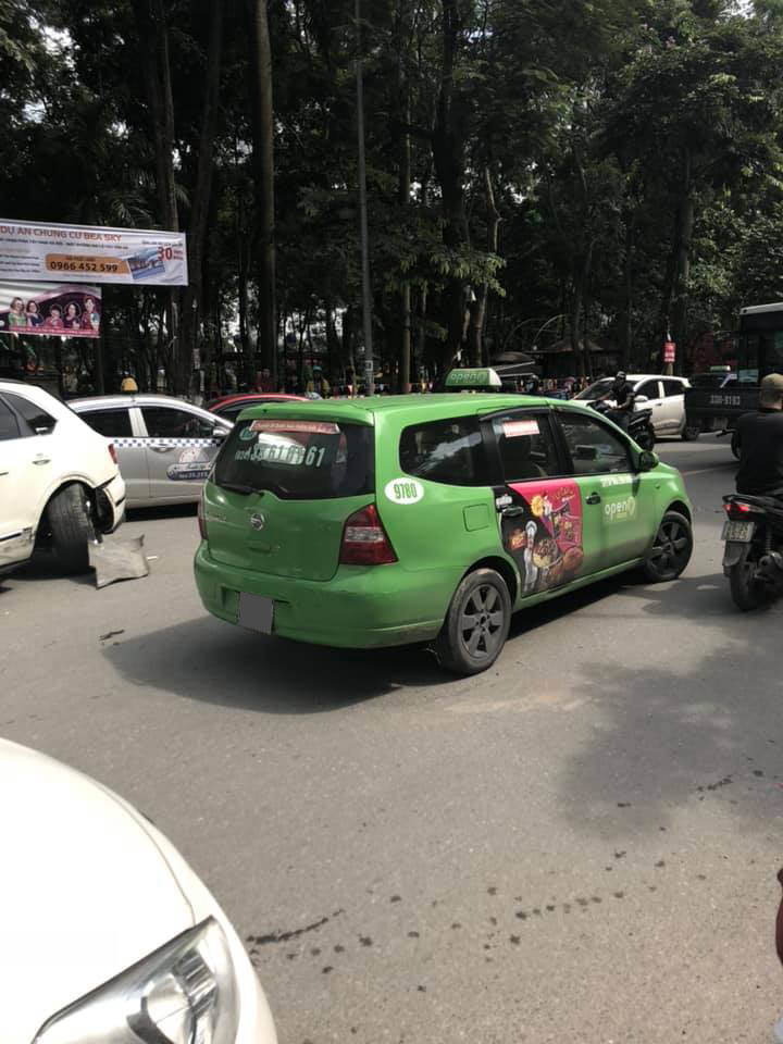 Vụ tai nạn khiến người đi đường hoảng sợ Vụ tai nạn khiến người đi đường hoảng sợ