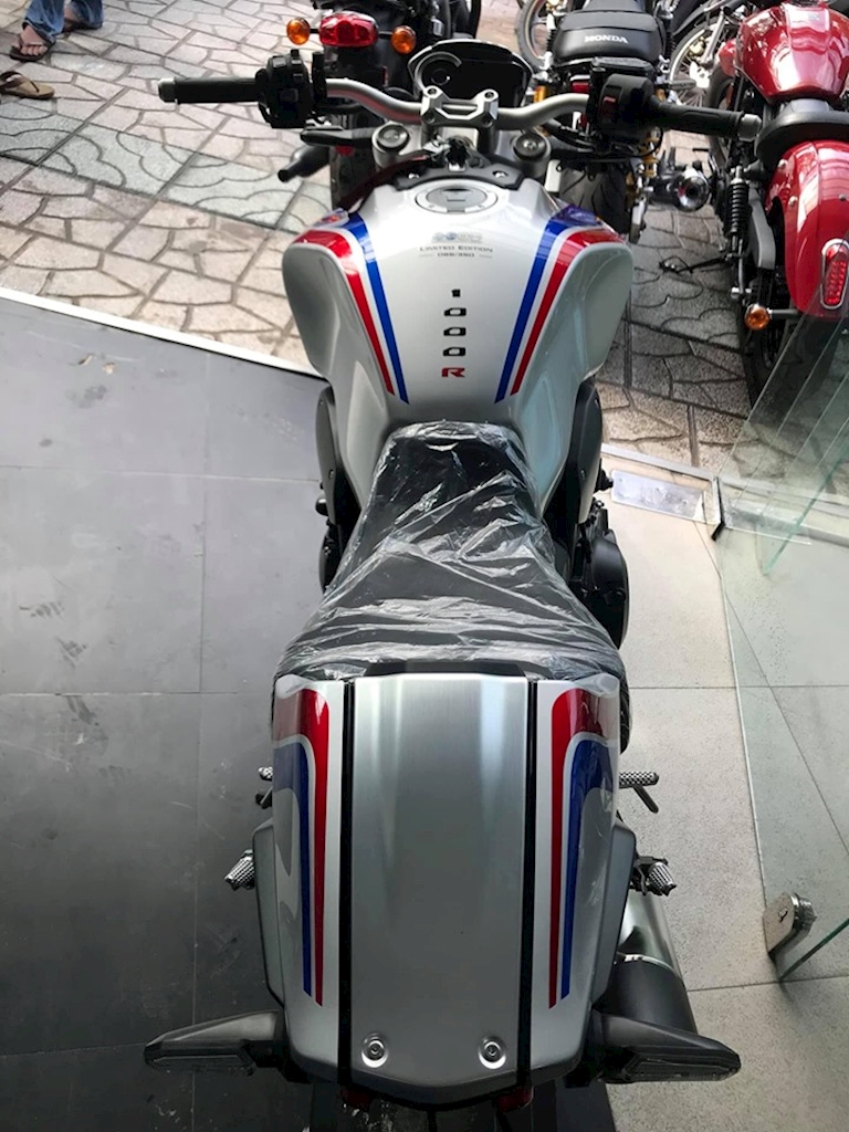 Sau khi lắp các trang bị đặng biệt Sau khi lắp các trang bị đặng biệt