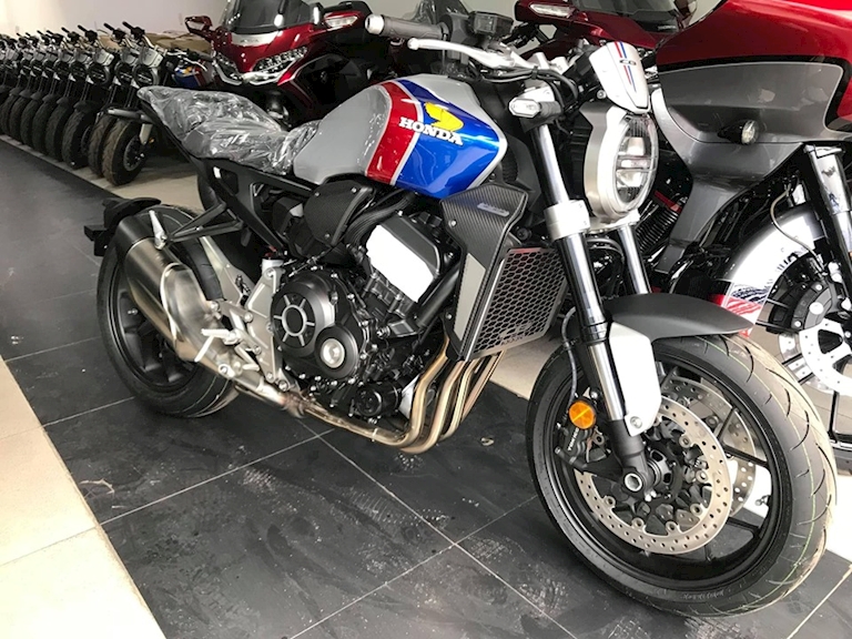 Honda CB1000R+ 2019 khi chưa được lắp thêm các trang bị nâng cấp Honda CB1000R+ 2019 khi chưa được lắp thêm các trang bị nâng cấp