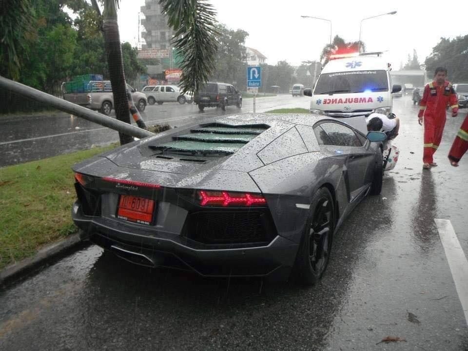 Lamborghini Aventador LP700-4 có giá 25 tỷ đồng tại Thái Lan Lamborghini Aventador LP700-4 có giá 25 tỷ đồng tại Thái Lan