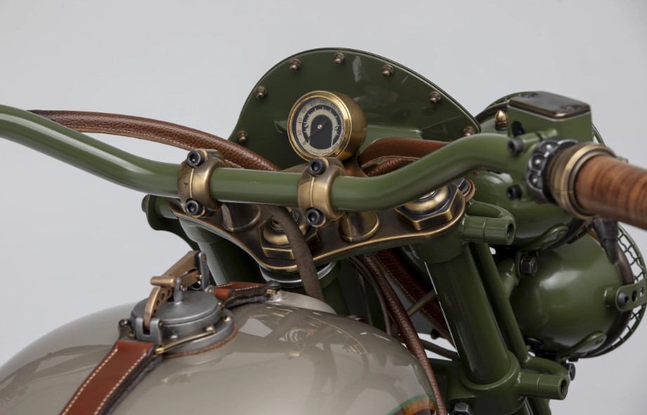 Đồng hồ phong cách máy hơi nước Đồng hồ phong cách máy hơi nước