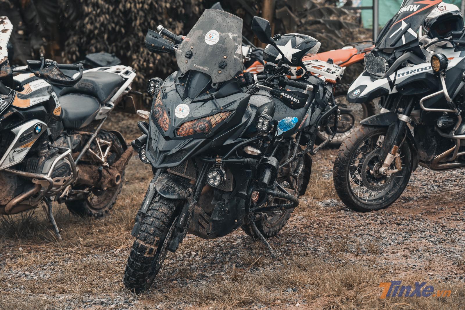 Buổi luyện tập do Offroad School tổ chức, đây là một trong những trường đào tạo lái xe địa hình chuyên nghiệp đầu tiên tại Việt Nam có trụ sở đặt tại TP Hồ Chí Minh.