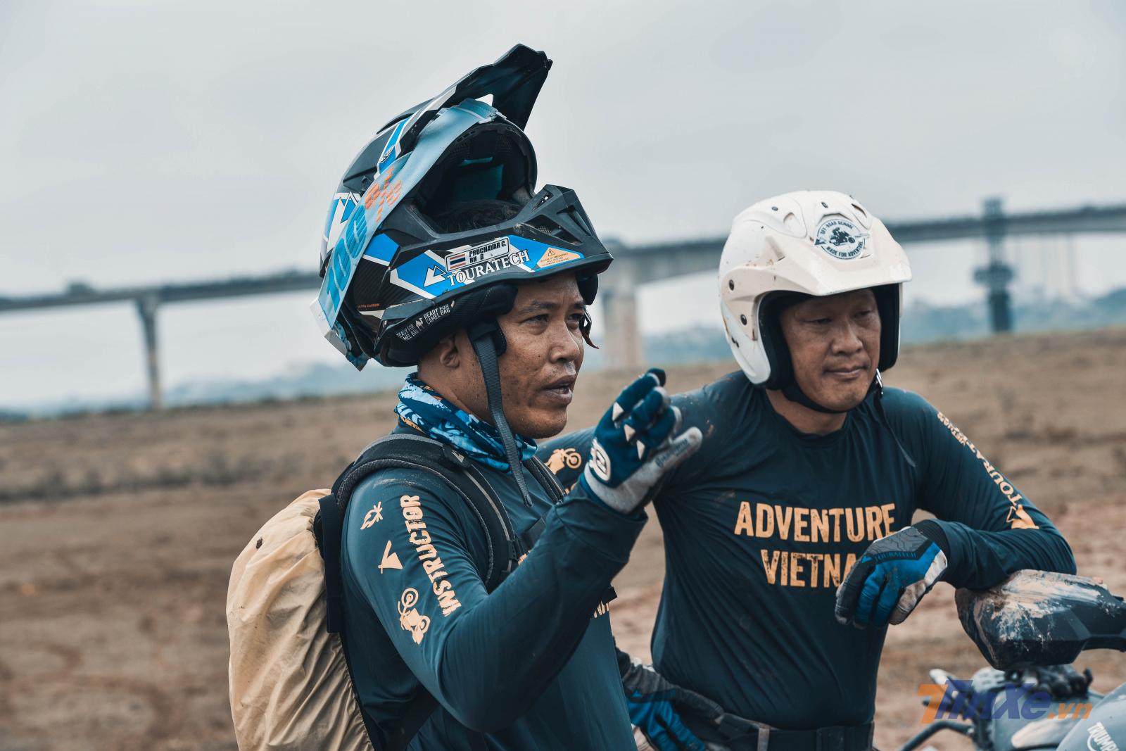 Các hướng dẫn viên chuyên nghiệp của Offroad School tham gia đào tạo, hướng dẫn các biker về kỹ năng điều khiển xe Adventure