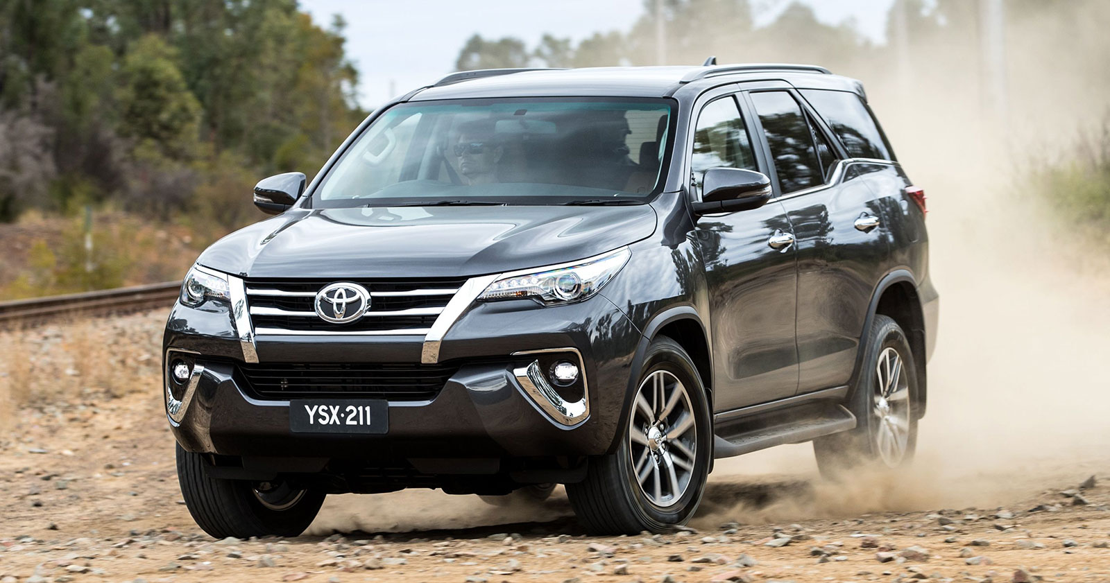 Toyota Fortuner 2019 bán ra thị trường Việt Nam sẽ có 6 phiên bản gồm 4 bản lắp trong nước, 2 bản tiếp tục nhập khẩu từ Indonesia