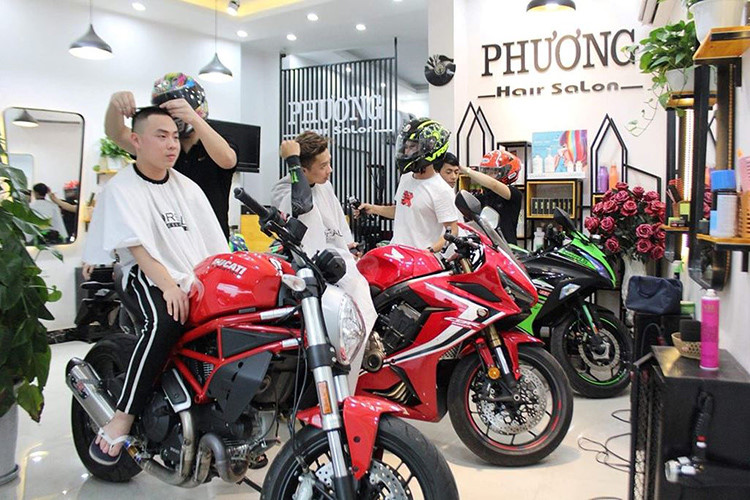 Những chiếc xe trị giá cả trăm triệu được trưng dụng làm ghế cắt