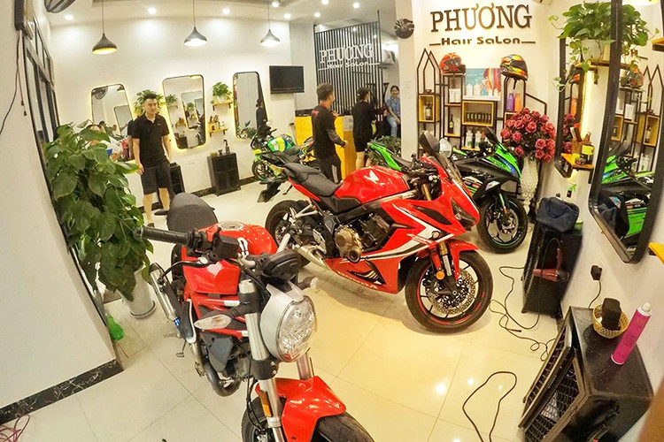 Bên trong tiệm cắt tóc đậm chất Biker tại Đông Triều, Tỉnh Quảng Ninh