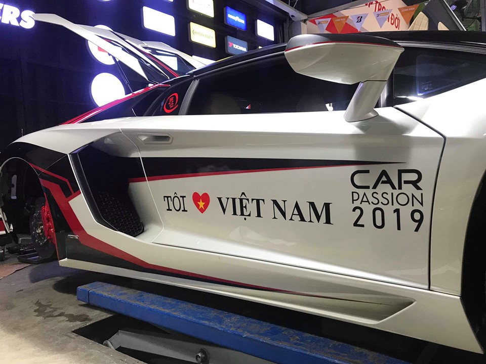 Lamborghini Aventador LP700-4 Roadster sẽ là chiếc siêu xe đầu tiên tại đầu cầu Hà Nội tham dự Car Passion 2019