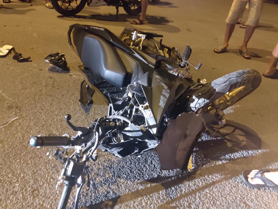 Chiếc xe Honda Winner 150 hư hỏng khá nặng sau tai nạn với Toyota Fortuner