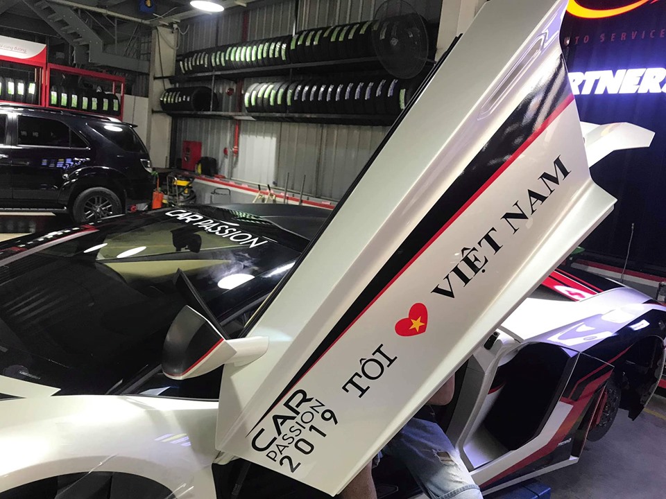Xe đã được lên logo của hành trình siêu xe Car Passion 2019