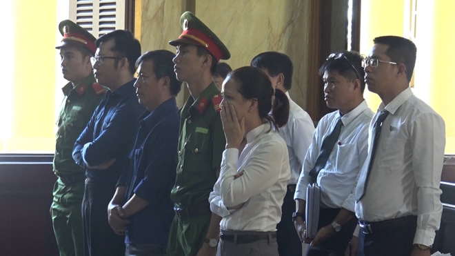 Sau 3 tháng kể từ lúc bị truy tố, bộ 3 Thảo – Yến – Đăng đã chính thức bị đưa ra tòa xét xử Sau 3 tháng kể từ lúc bị truy tố, bộ 3 Thảo – Yến – Đăng đã chính thức bị đưa ra tòa xét xử