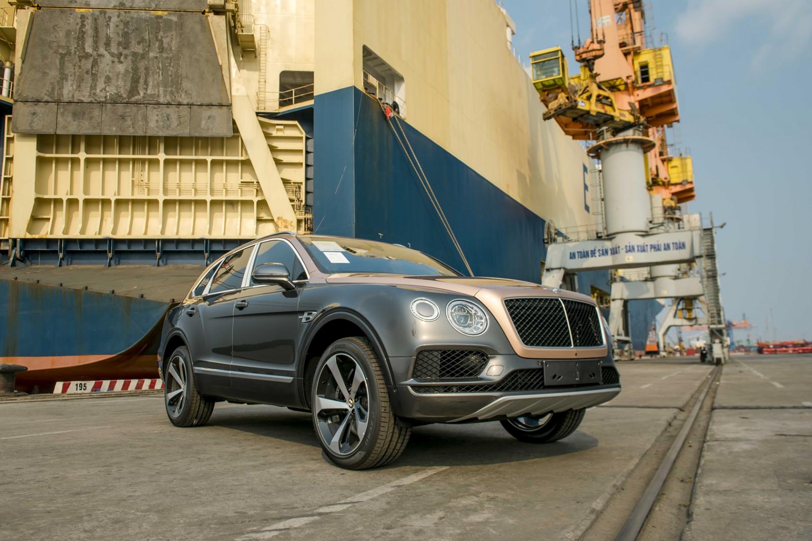 Bentley Bentayga V8 còn có một lợi thế khác chính là Bentley Bentayga V8 còn có một lợi thế khác chính là giảm cân 45 kg, xuống mức 2.395 kg
