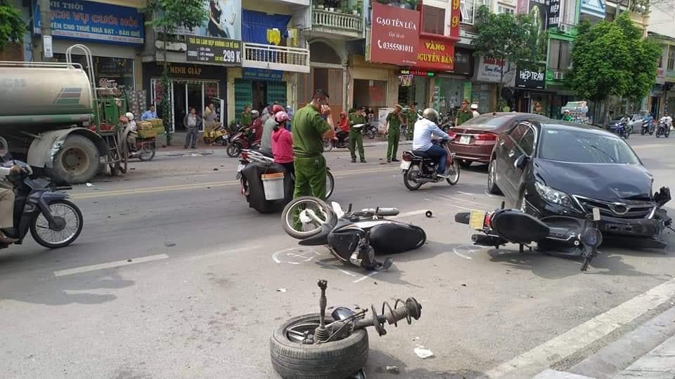 Hiện trường vụ tai nạn liên hoàn tại thành phố Hạ Long