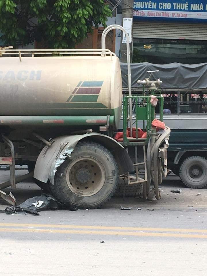 Chiếc xe bồn bị rơi bánh dự phòng