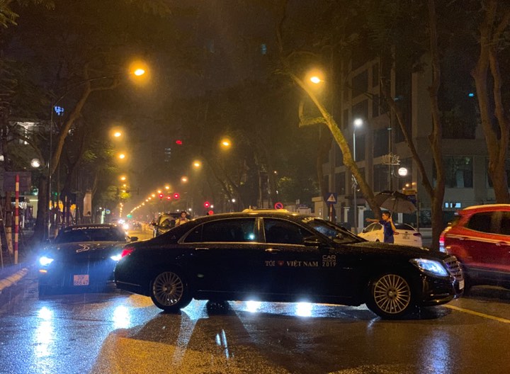 Ford Mustang GT đời 2019 cùng một chiếc Mercedes-Maybach S-Class cũng đã dán logo Car Passion 2019