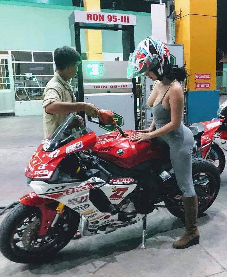 Xăng giả có thể gây hỏng động cơ, nhất là với những chiếc xe phân khối lớn hiện đại Xăng giả có thể gây hỏng động cơ, nhất là với những chiếc xe phân khối lớn hiện đại