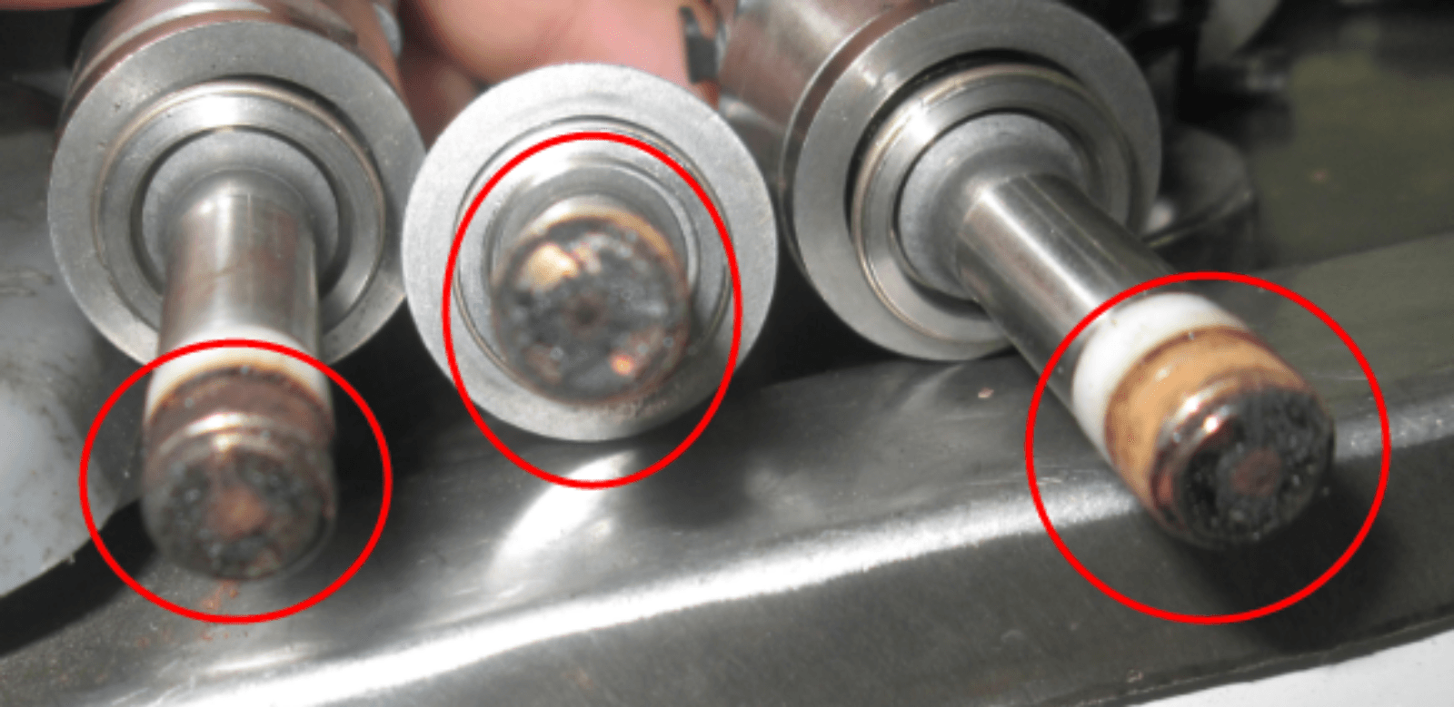 Xăng bẩn có khả năng làm hỏng kim phun, tắc lọc và bơm xăng Xăng bẩn có khả năng làm hỏng kim phun, tắc lọc và bơm xăng