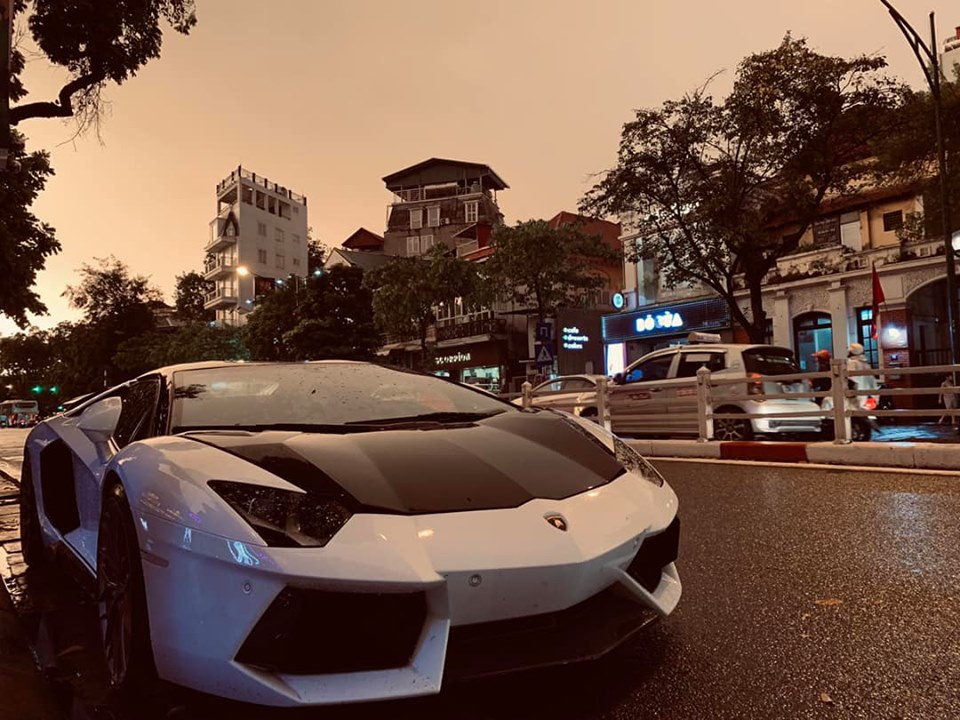 Siêu xe Lamborghini Aventador LP700-4 Roadster này có gói độ body kit siêu Siêu xe Lamborghini Aventador LP700-4 Roadster này có gói độ body kit siêu khủng