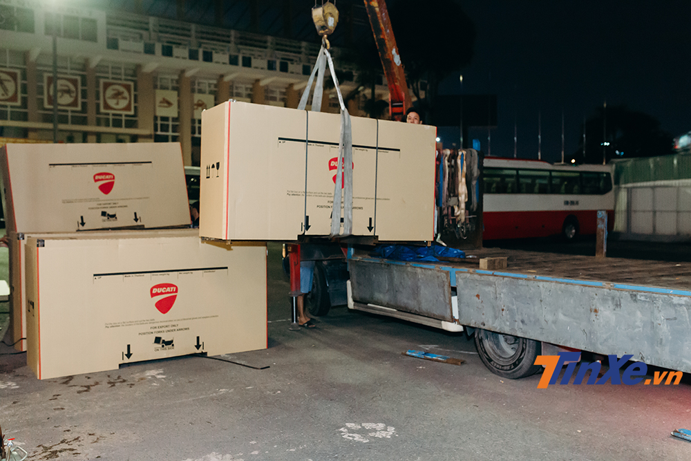 Những chiếc Ducati Hypermotard 950 đầu tiên đã về tới Việt Nam. Những chiếc Ducati Hypermotard 950 đầu tiên đã về tới Việt Nam.