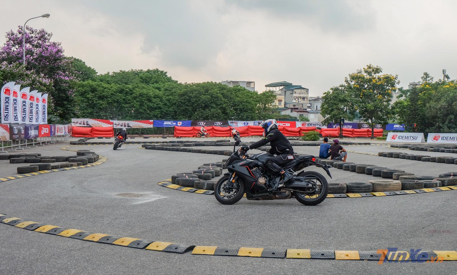 Chiếc Sport bike tầm trung cho dáng ngồi chồm lỡ thể thao