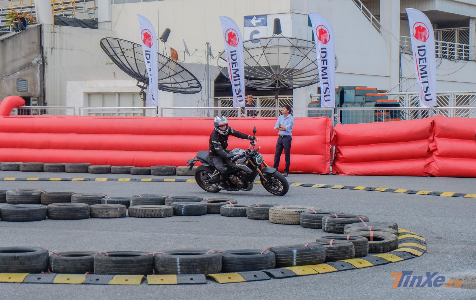 Mẫu Naked bike cho khả năng di chuyển linh hoạt và mềm mại hơn trong quãng đường thử