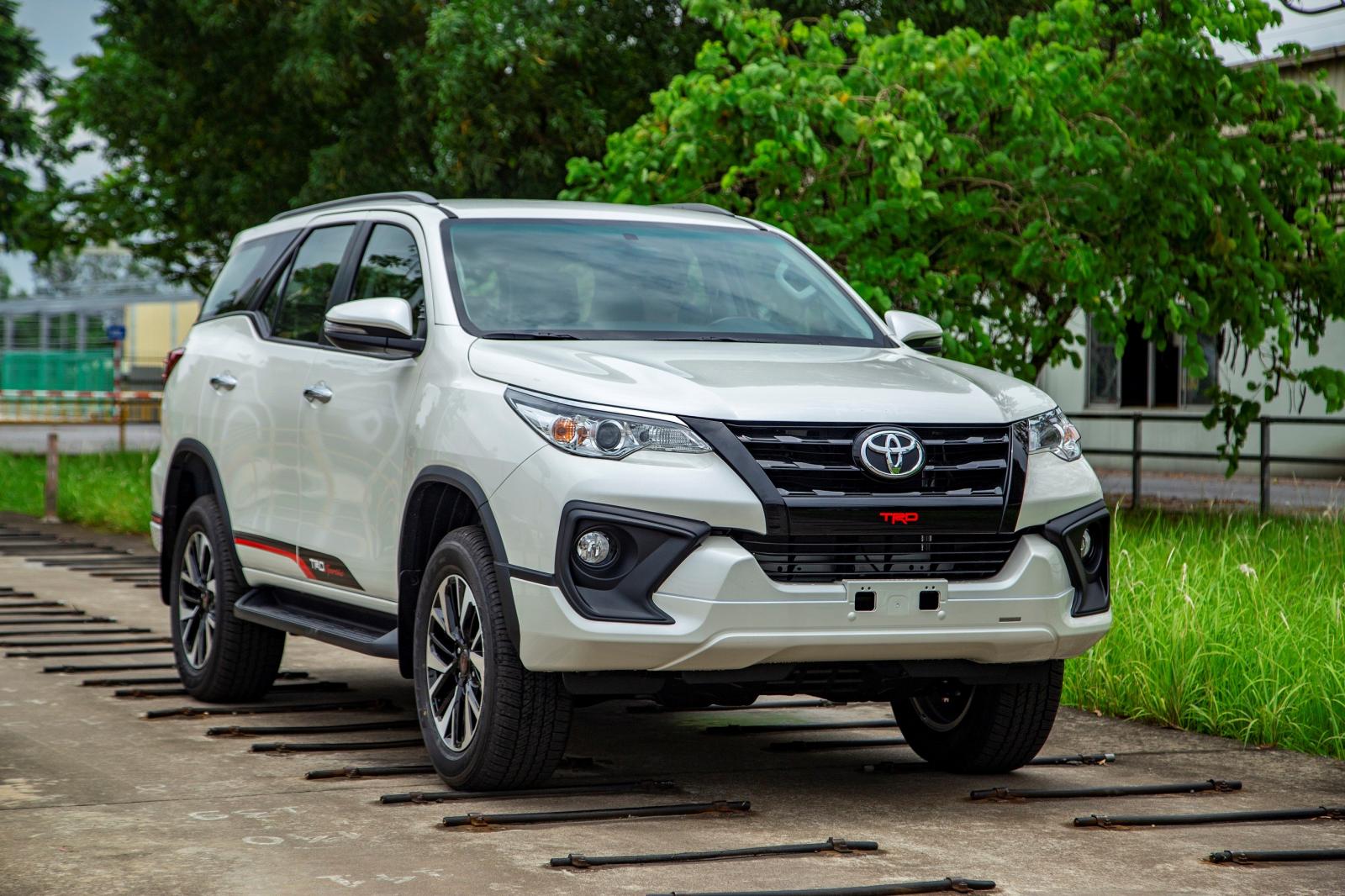 Toyota Fortuner tiếp tục dẫn đầu phân khúc với doanh số tháng 5 đạt 1.785 xe