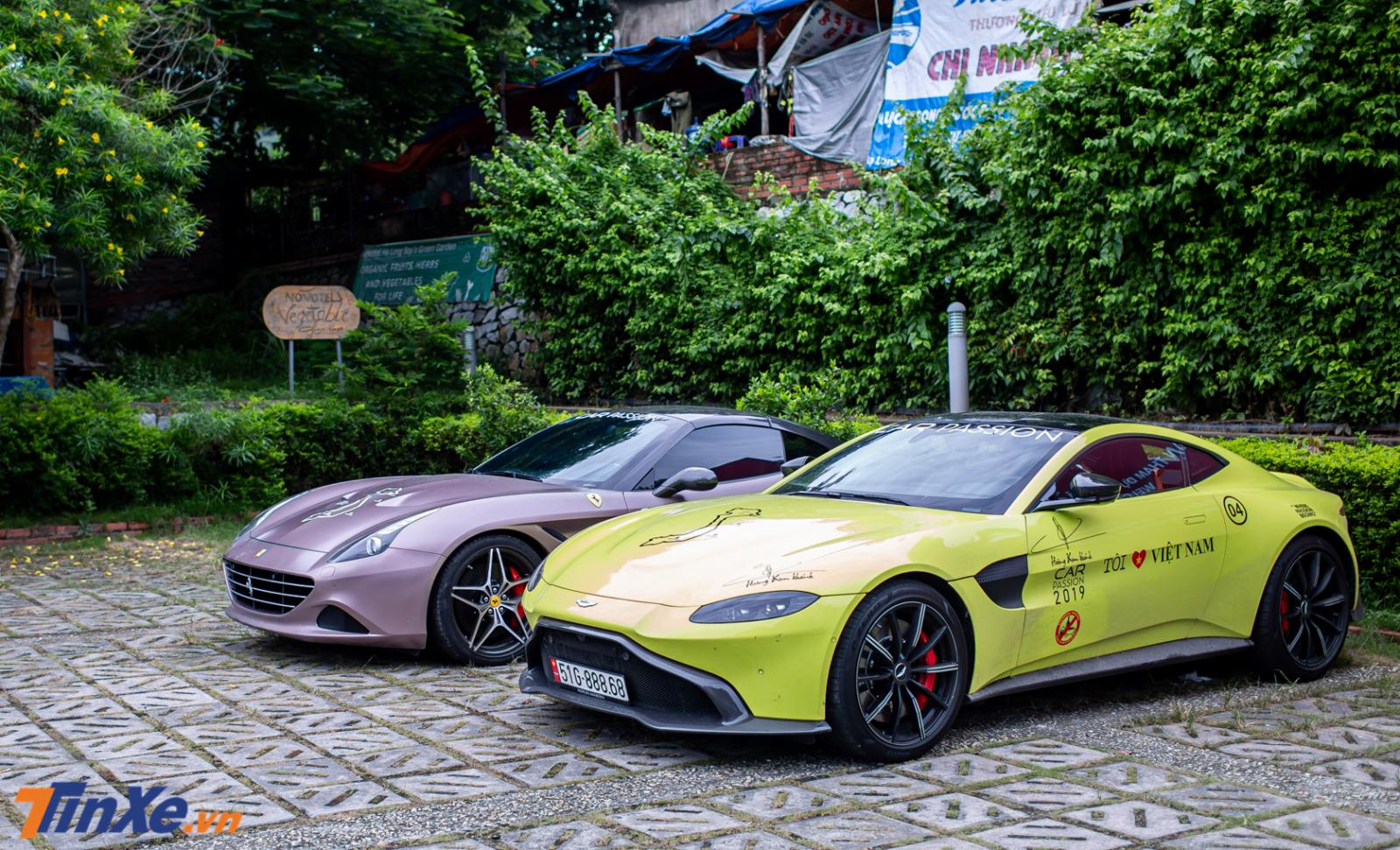 Aston Martin V8 Vantage 2018 của doanh nhân quận 12 và đỗ kế bên là siêu xe Ferrari California T mui trần mang màu tím khói ánh hồng của người yêu xe Hà Nội 