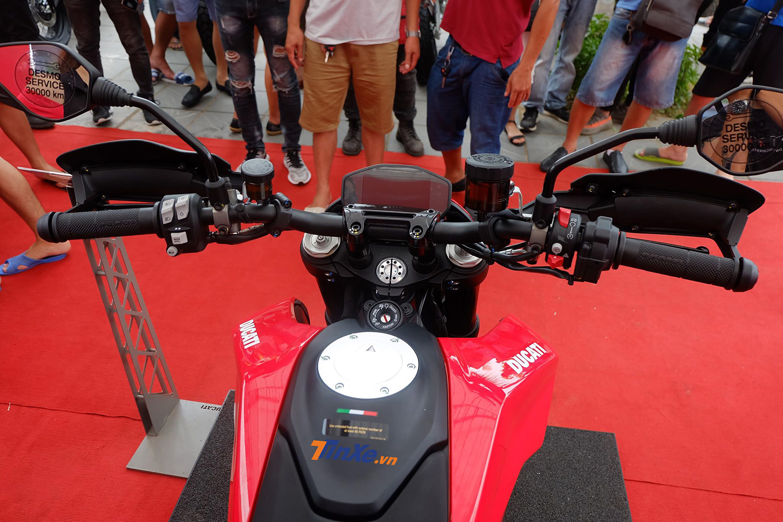 Hypermotard 950 sử dụng màn hình TFT màu hiện đại Hypermotard 950 sử dụng màn hình TFT màu hiện đại