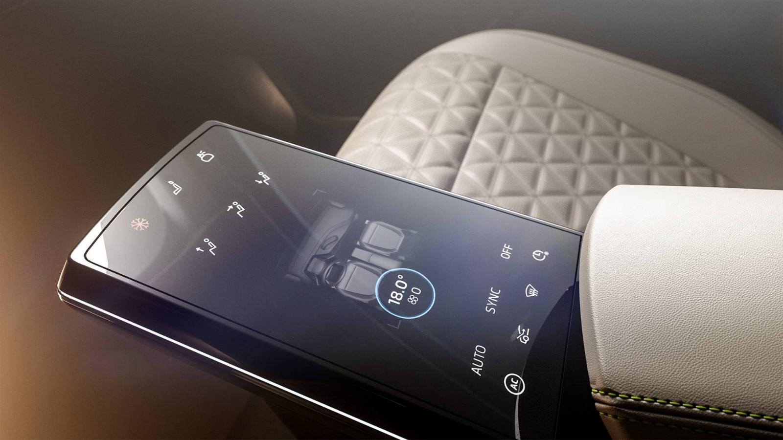 Màn hình Byton Central Touchpad cỡ 8-inch đặt giữa hai ghế ngồi phía trước