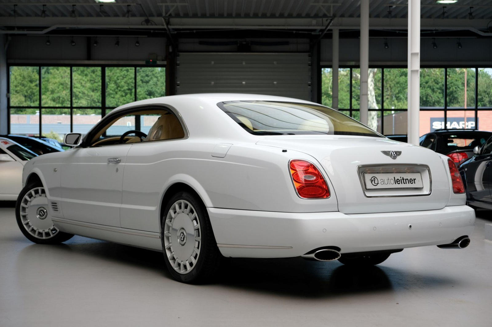 Chiếc Bentley Brooklands này tuy là xe cũ nhưng có giá cao